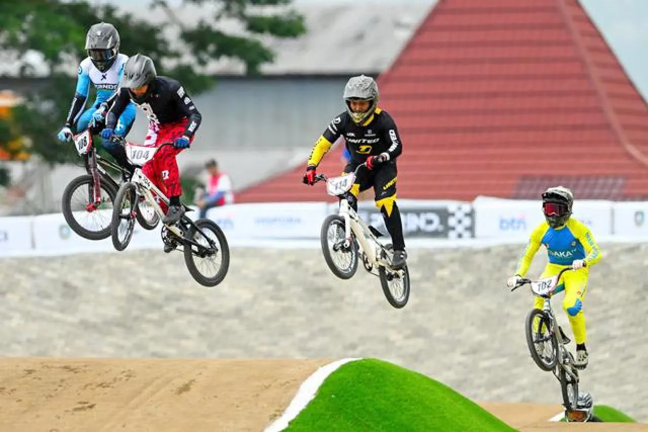 Hari Pertama Banyuwangi BMX Supercross, Rider Latvia dan Indonesia Juara!
