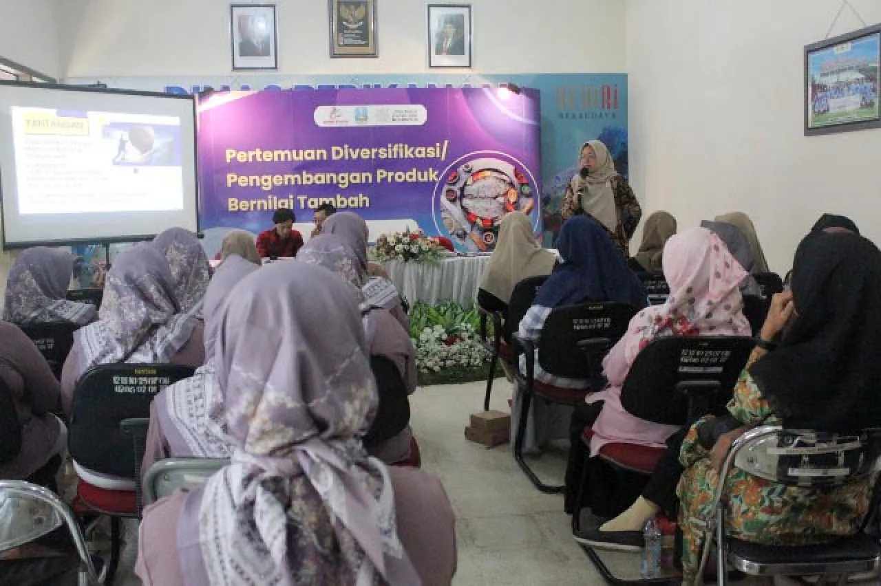 DKP Jatim Gembleng Poklahsar Kediri soal Diversifikasi dan Cara Pengolahan
