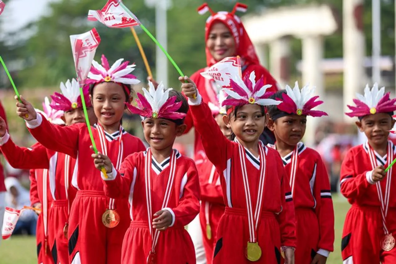Batasi Anak dari HP dan Internet, Eri Cahyadi Ambil Langkah Serius Terbitkan SE!