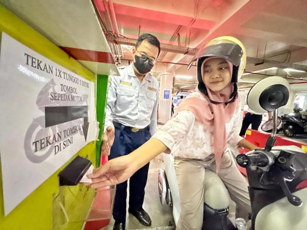 Surabaya Wajibkan Parkir Digital, Eri Cahyadi: Jangan Tengkar karena Rezeki!