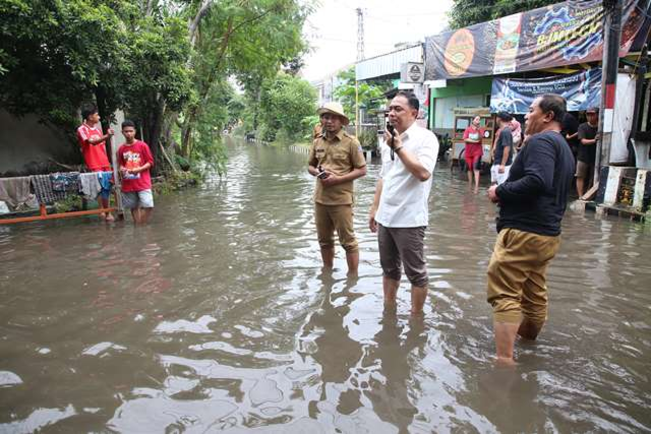 Penanganan Banjir Jadi PR Besar Pemkot Surabaya di 2025, Ini Solusi Eri Cahyadi!