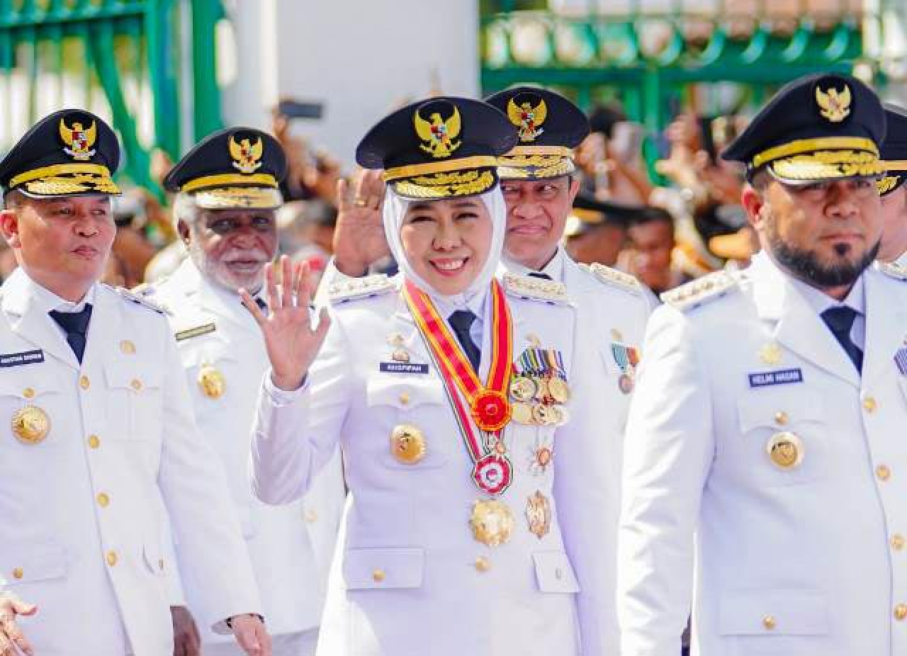 Khofifah Dilantik, Prabowo Ingatkan Kepala Daerah adalah Pelayan Rakyat!