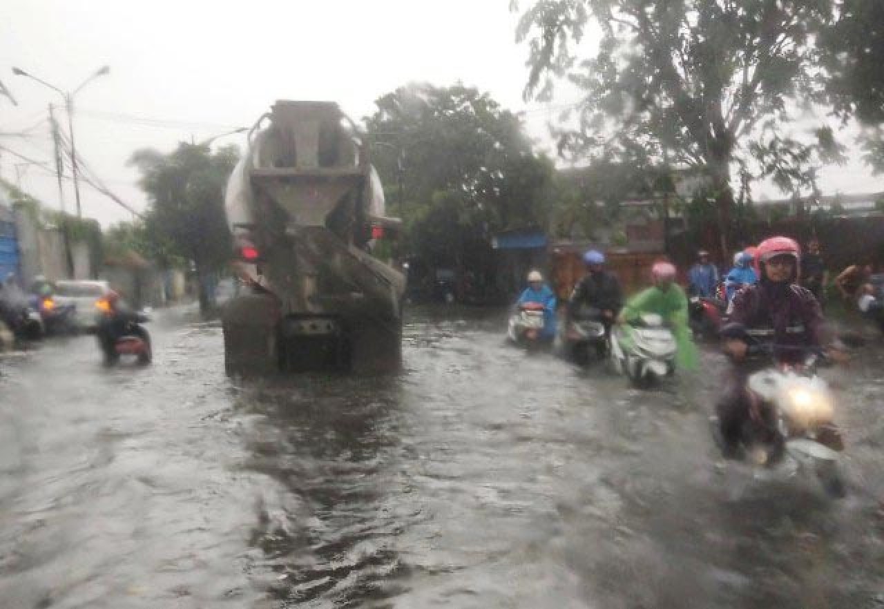 Lagi-lagi Surabaya Diterjang Banjir, BMKG Sebut Cuaca Ekstrem Penyebab Utama!
