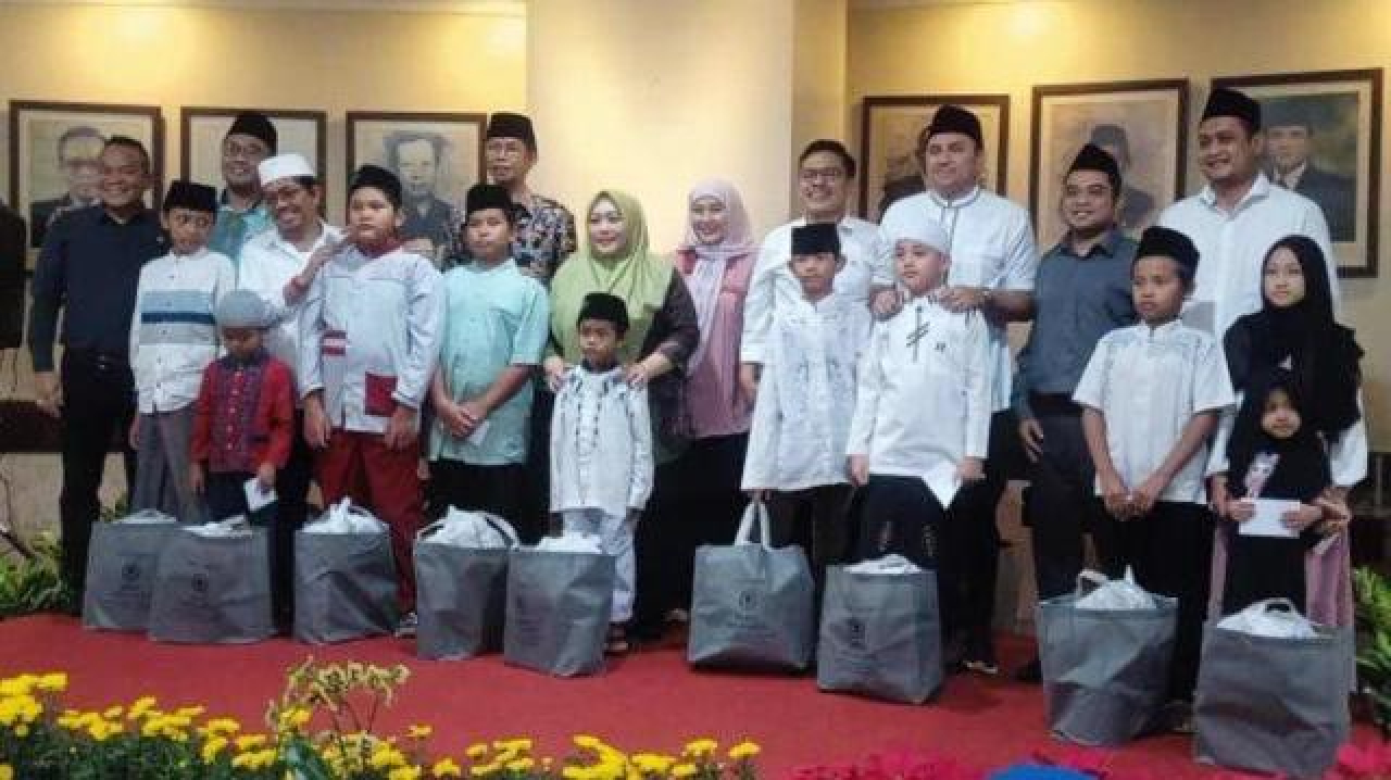DPRD Surabaya Buka Puasa Bareng Anak Yatim Piatu sekaligus Beri Santunan