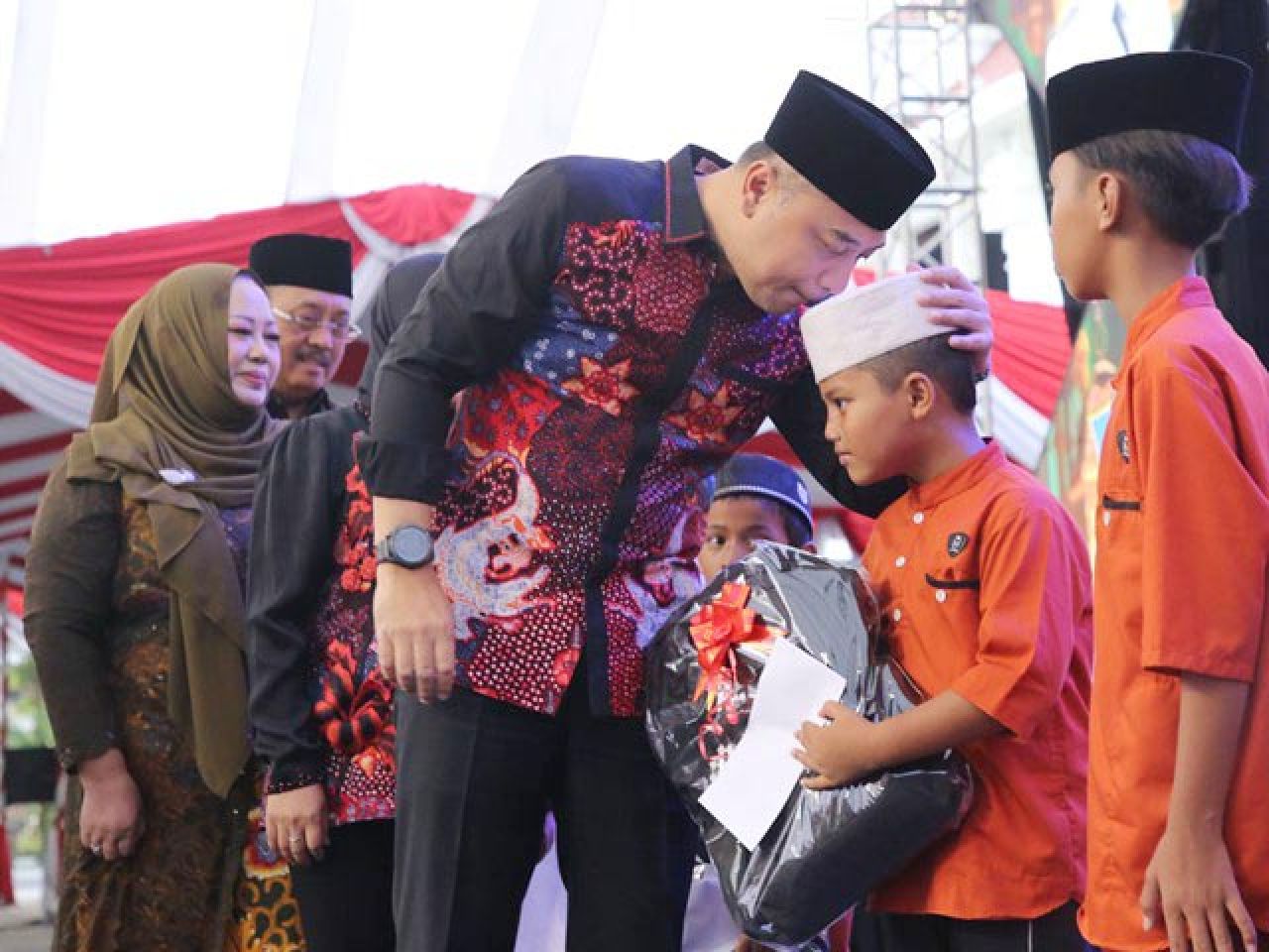 APBD Surabaya Rp 12 T Tak Cukup Hanya untuk Entas Kemiskinan, Ini Langkah Eri Cahyadi!