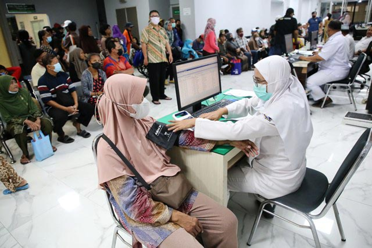 Gara-gara Sistem BPJS Kesehatan Error, Antrean di RSUD Soewandhie Numpuk!