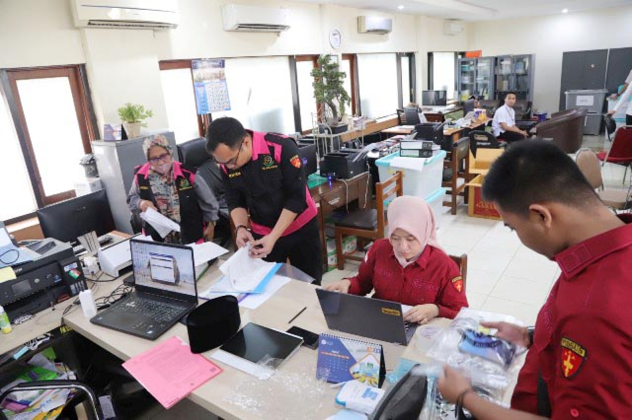 Bongkar Korupsi Hibah SMK Rp 65 M, Kejati Geledah Kantor Dinas Pendidikan Jatim!