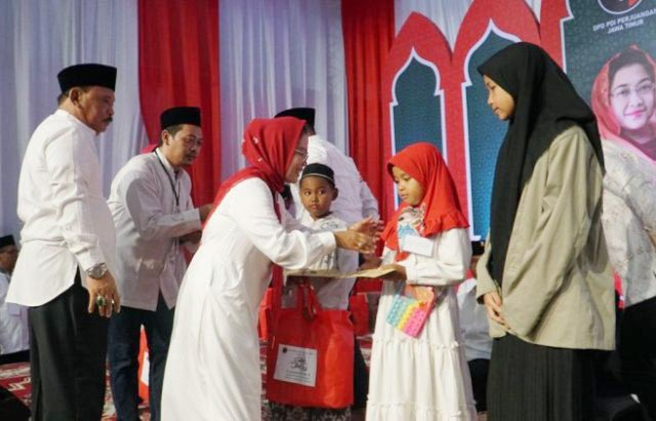 Peringati Nuzulul Qur'an, PDIP Santuni Ratusan Yatim Piatu dan Dhuafa