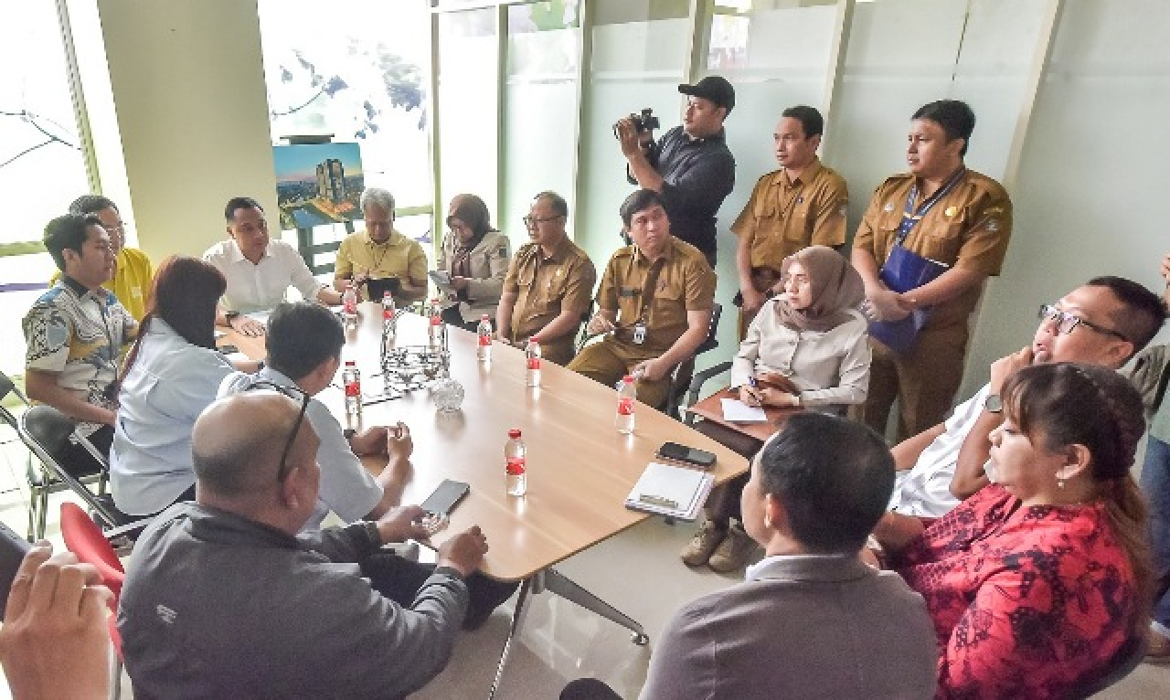 Konflik Bale Hinggil, Eri Cahyadi: Fasilitas Dasar Dimatikan, Berhadapan dengan Pemkot!