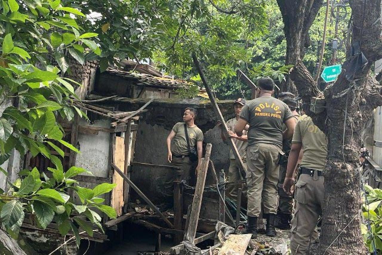 Kembalikan Fungsi Fasum, Pemkot Surabaya Gencar Bongkar PKL dan Bangli!