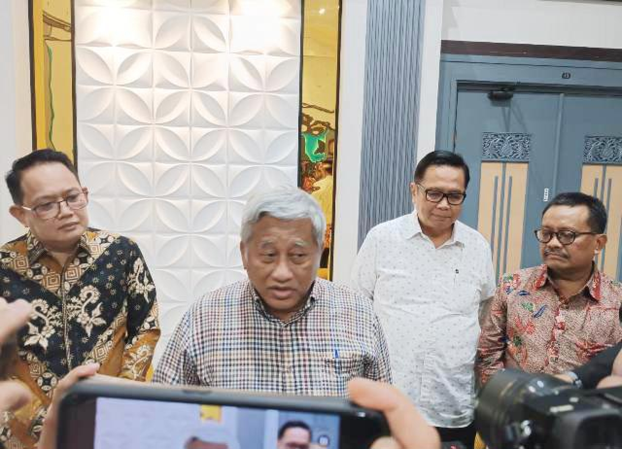 Lagi-lagi Khofifah Tunjuk Prof Nuh Ketua Pansel Bank Jatim, Komisi C Sampai Heran: Ada Apa Ini?