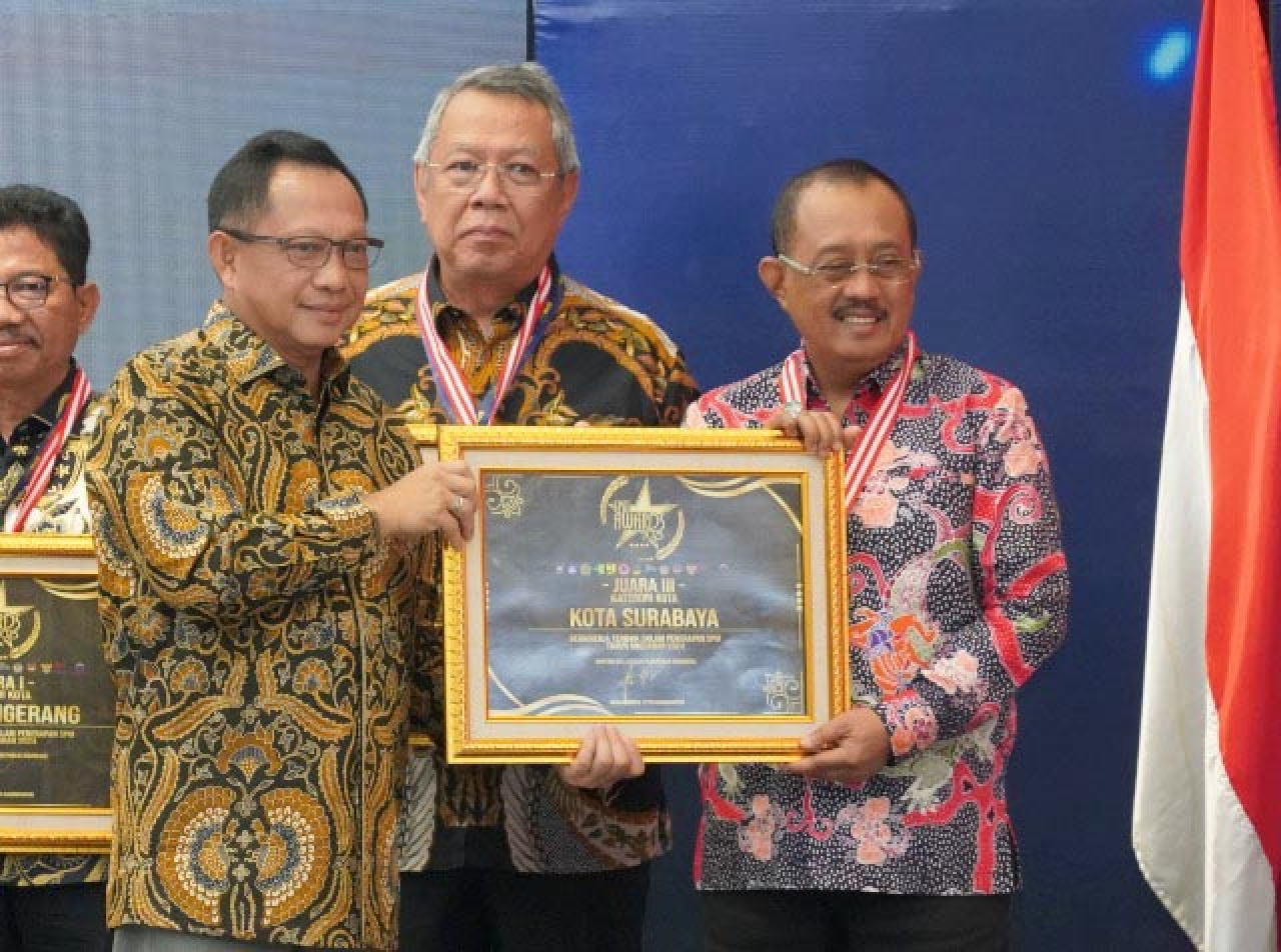 Membanggakan! Pemkot Surabaya Raih Tiga Besar Nasional SPM 2024