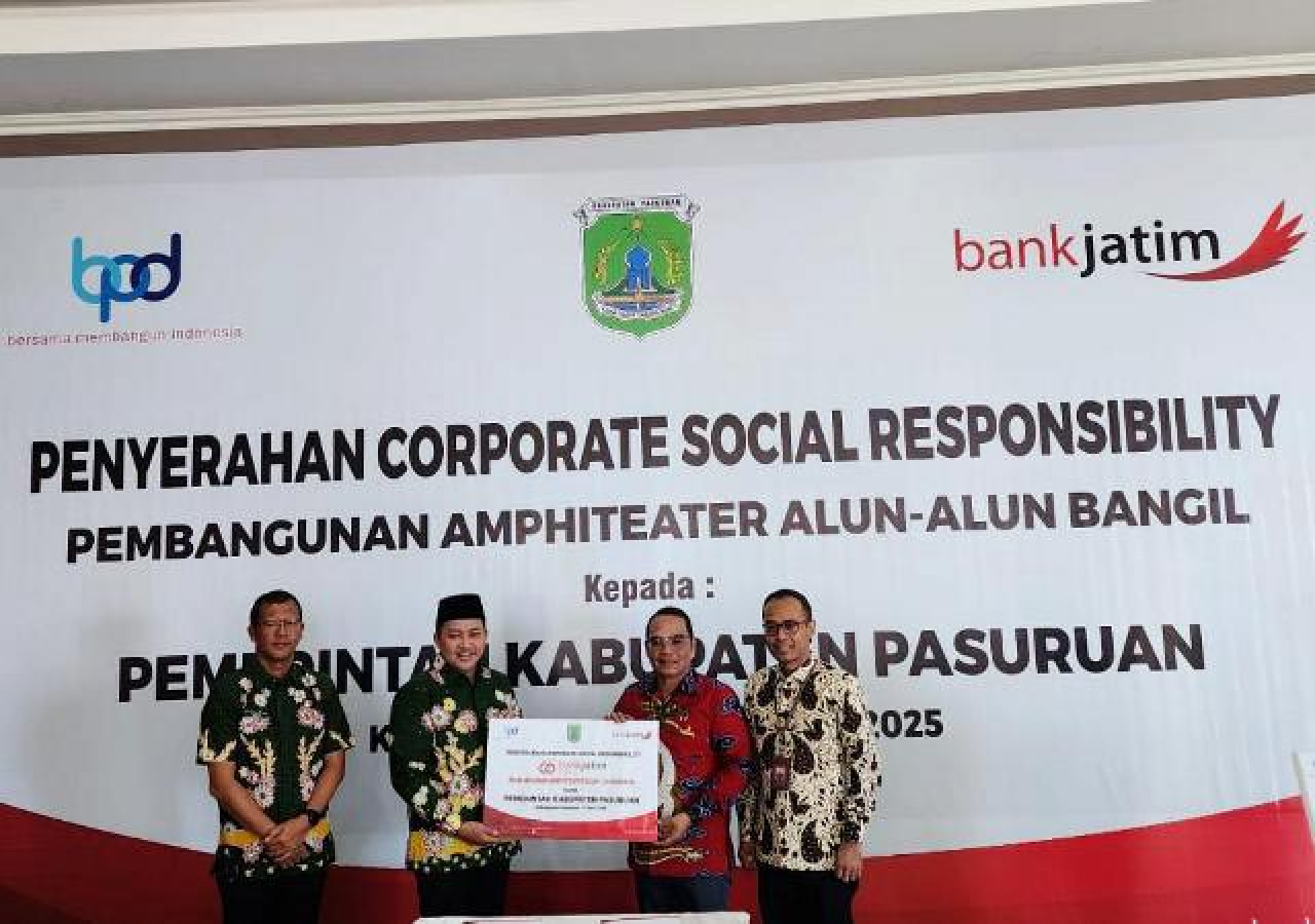 Tingkatkan Pembangunan Daerah, Bank Jatim Serahkan CSR ke Pasuruan dan Kangean