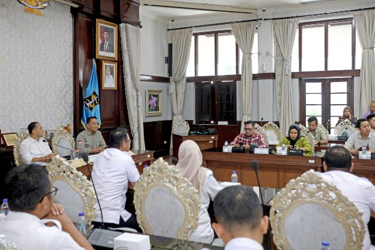 Cak Eri Tegaskan Parkir Minimarket di Surabaya Gratis, Aprindo: Ada Pungli, Laporkan!