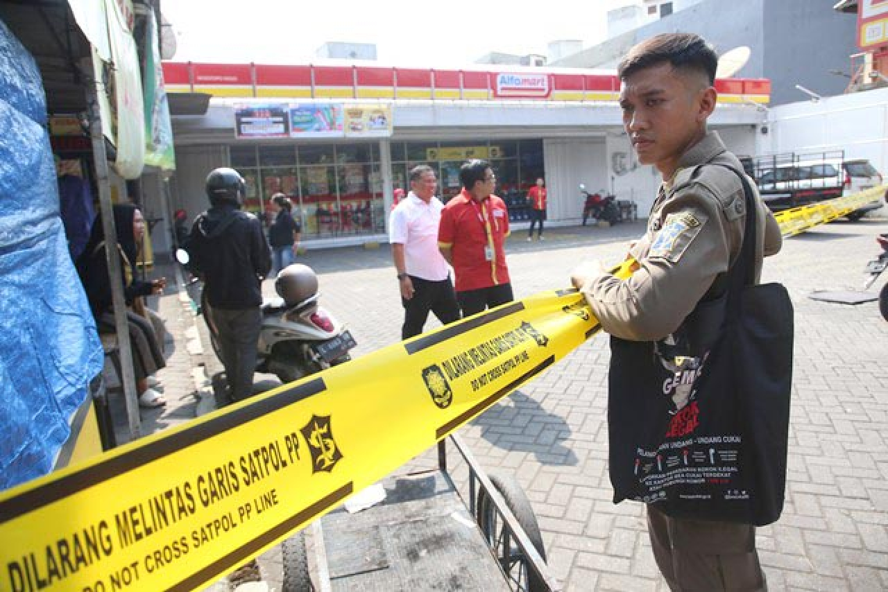 Simak Ya! Ini Alasan Eri Cahyadi Segel Minimarket Tak Sediakan Jukir Resmi