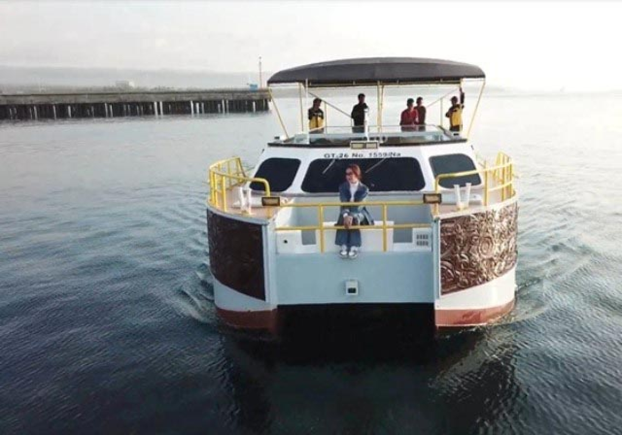 Nikmati Keindahan Pantai Banyuwangi dengan Kapal Listrik Mewah, Cukup Rp 79 Ribu!