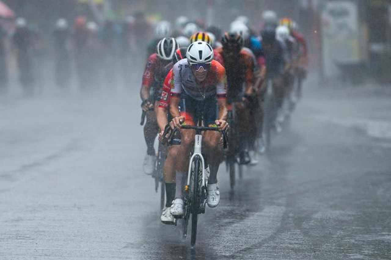 Etape 3 Tour de Banyuwangi Ijen Diguyur Hujan Deras, Pembalap Australia Tercepat!