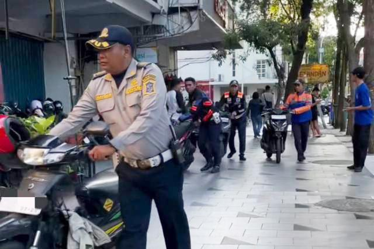 Larangan Parkir TJU Jalan Tunjungan, Eri Cahyadi Tunggu Kepolisian!