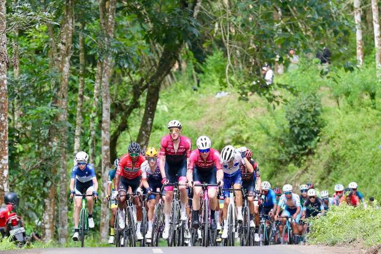 Etape Kedua TdBI, Suguhkan Rute Paving Menanjak dan Eksotisme Alas Purwo