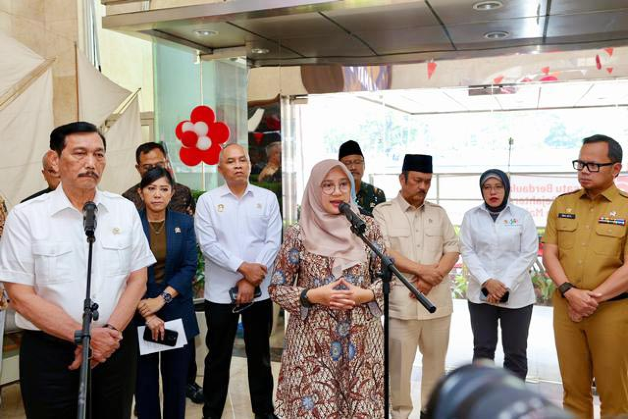 Banyuwangi Pilot Project Digitalisasi Bansos, Luhut Puji Ipuk: Itu Keren!