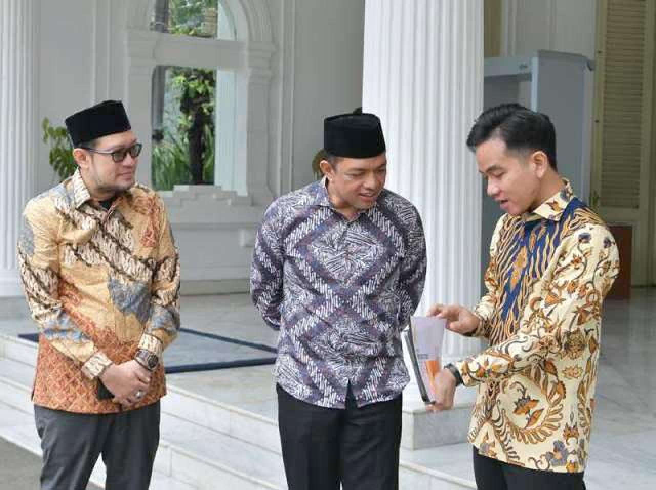 1 Jam di Istana Wapres, Gus Hans Ungkap Gibran Sefrekuensi Majukan Pesantren!