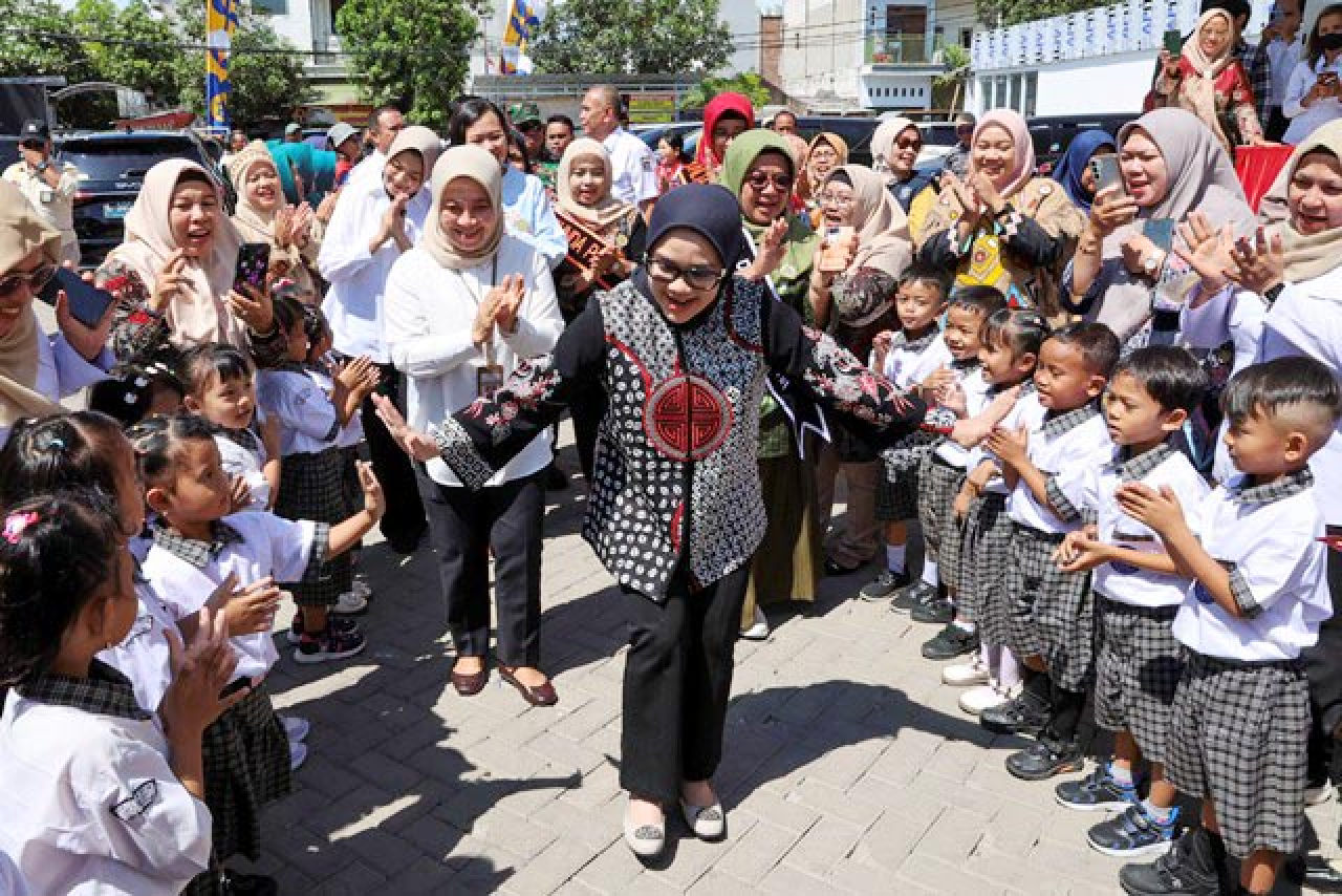 Surabaya Gencarkan Wajib Belajar 13 Tahun, Bunda Rini Beber Tantangannya!