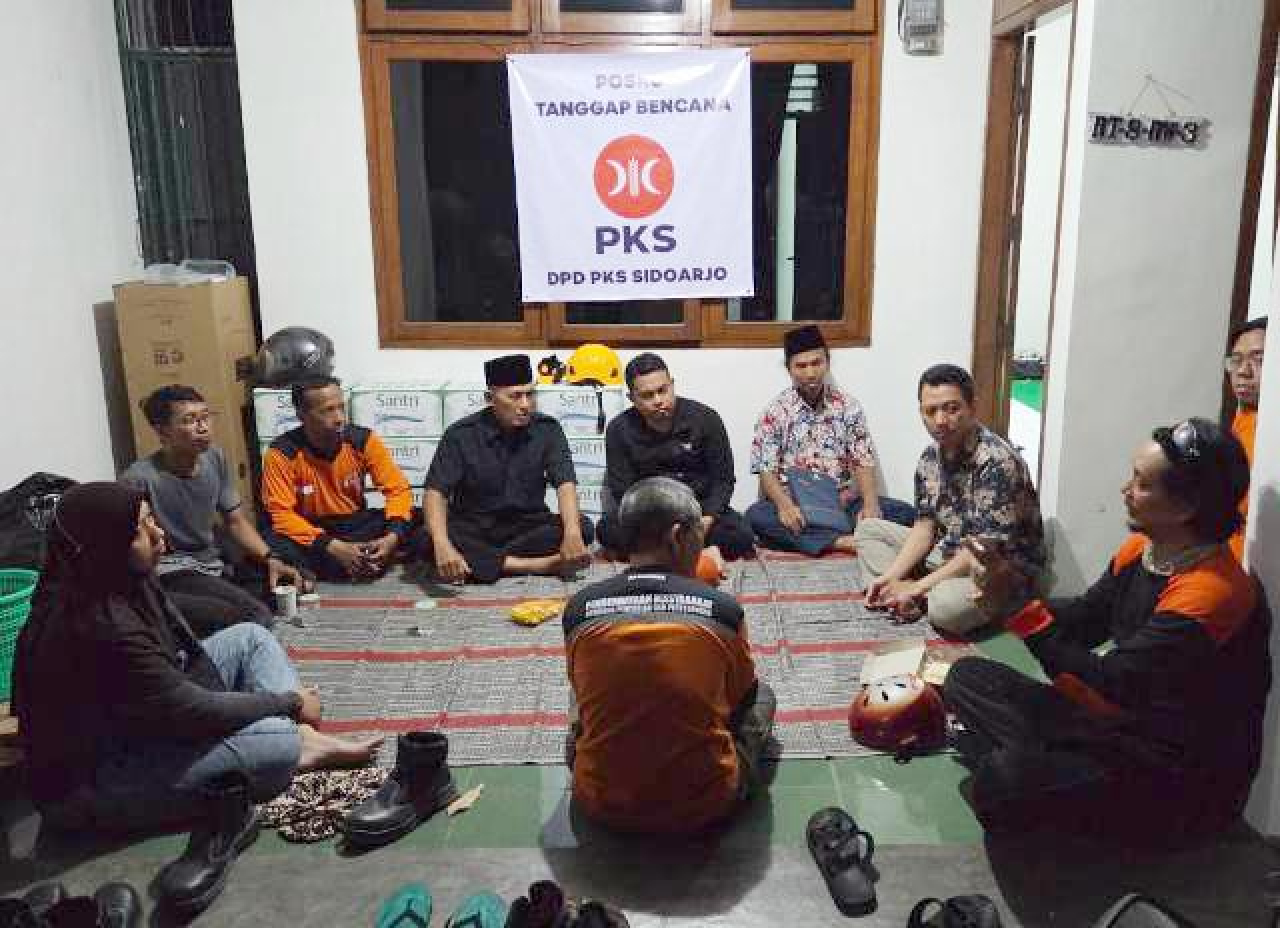 PKS Jatim Dirikan Posko di Sekitar Al Khoziny, Relawan Standby Sampai Tuntas!