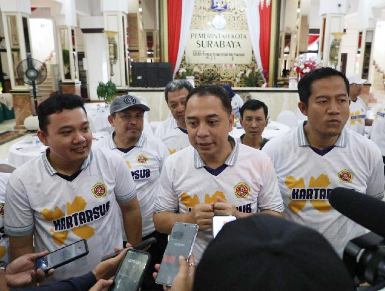 Eri Cahyadi Ingatkan Kontraktor Pemenang Tender: Tukangnya Harus Orang Surabaya!