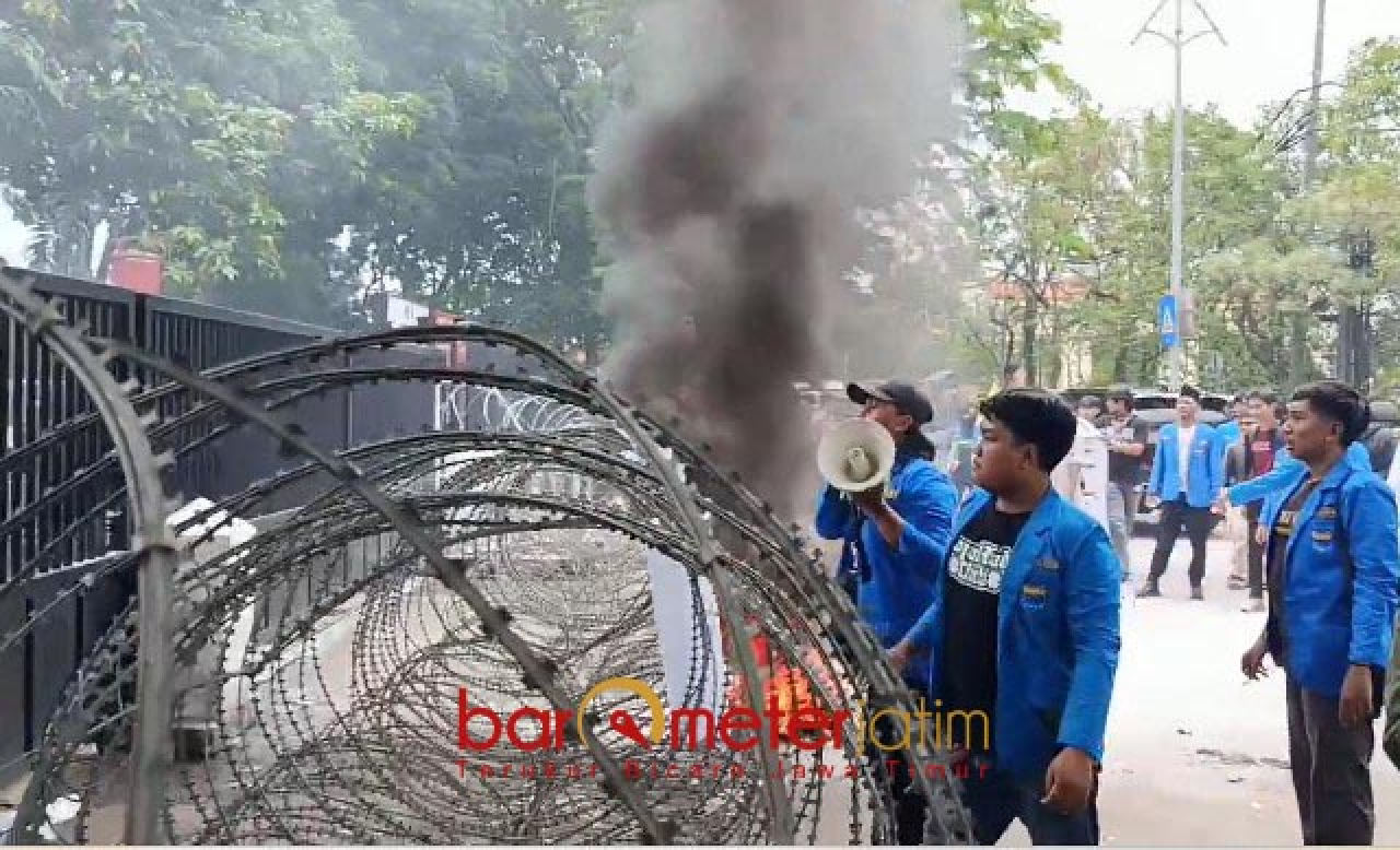 Protes Kualitas Pertalite, Demo PMII di Depan Gedung Pertamina Surabaya Ricuh!