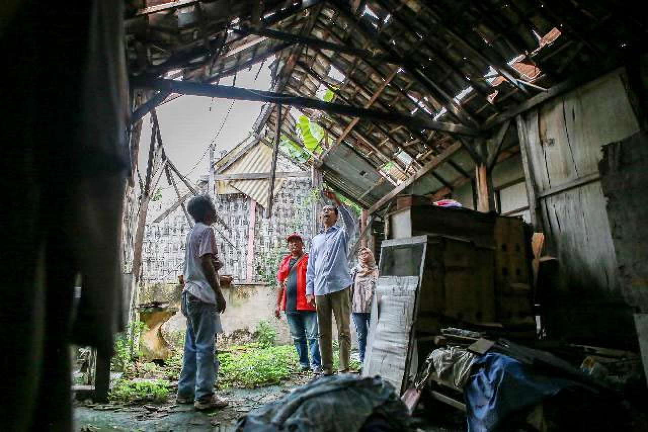 Adi Sutarwijono Gencar Blusukan, Tinjau Rutilahu dan Beri Bantuan Kursi Roda