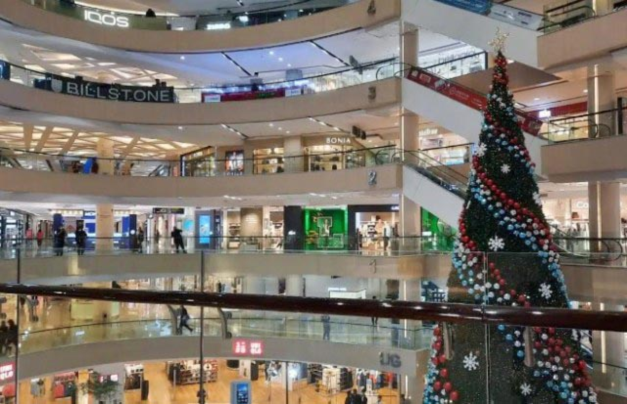 500 Ribu Wisatawan Serbu Surabaya di Libur Nataru, Mal Jadi Primadona!