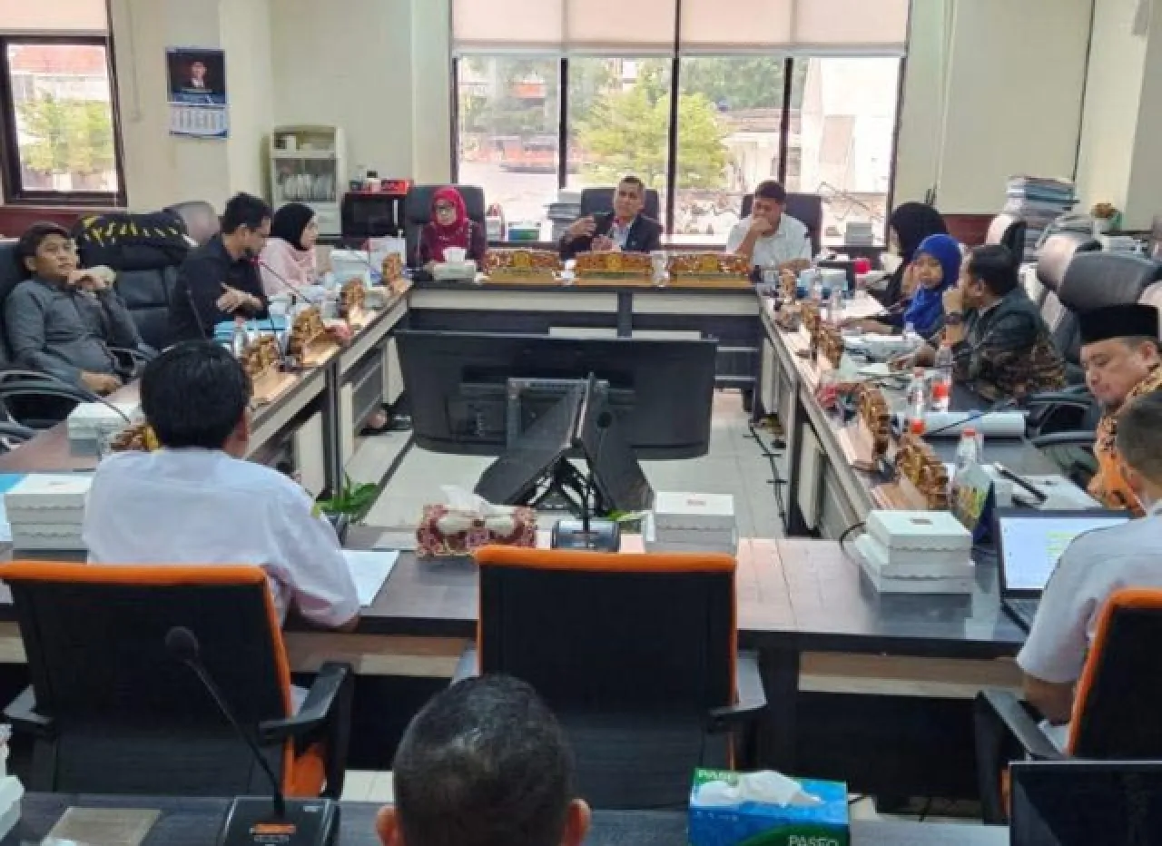 UKT Beasiswa Dipangkas, DPRD Surabaya Ingatkan Mahasiswa Tak Boleh Nombok