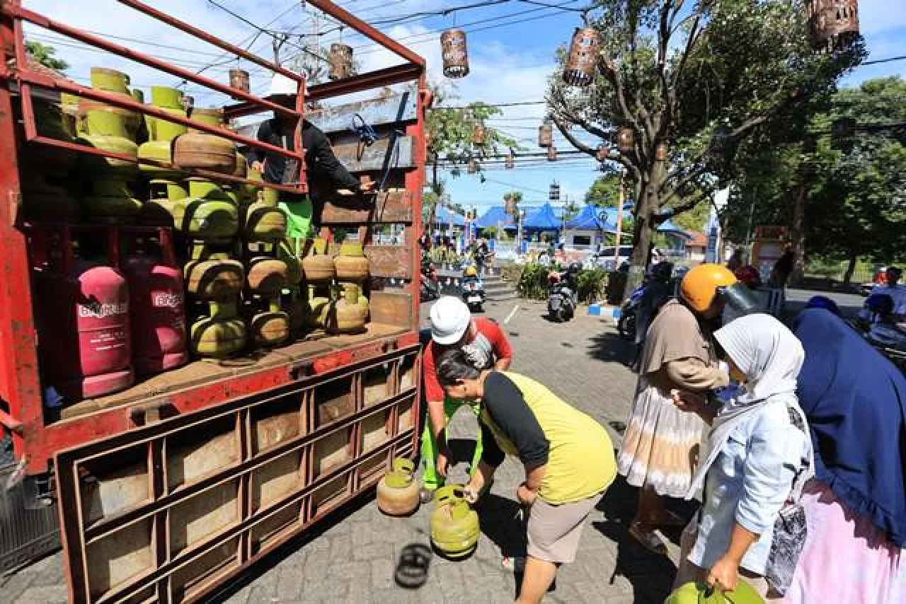 Elpiji 3 Kg di Banyuwangi Langka, Ipuk Operasi Pasar di Seluruh Kecamatan!