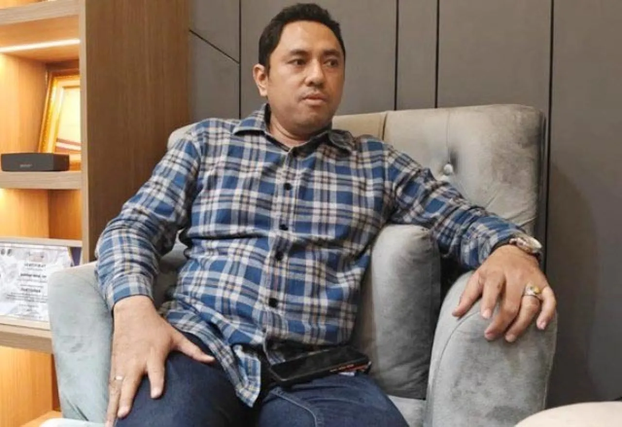 Siswa Belajar Sambil Lesehan, DPRD Surabaya Minta Percepat Perbaikan Sarpras