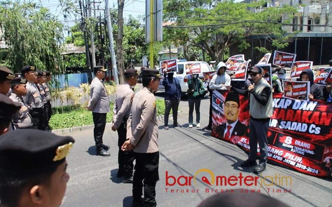 Demo Dibarikade Aparat, Jaka Jatim Tetap Ngegas Desak Gerindra Copot Anwar Sadad!