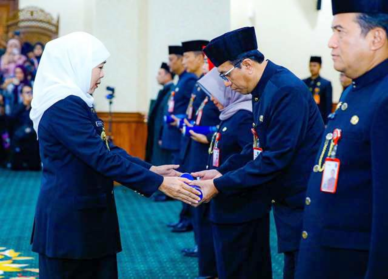 Khofifah Rotasi 7 Pejabat Eselon II Pemprov Jatim, Kepala Bappeda Digeser!