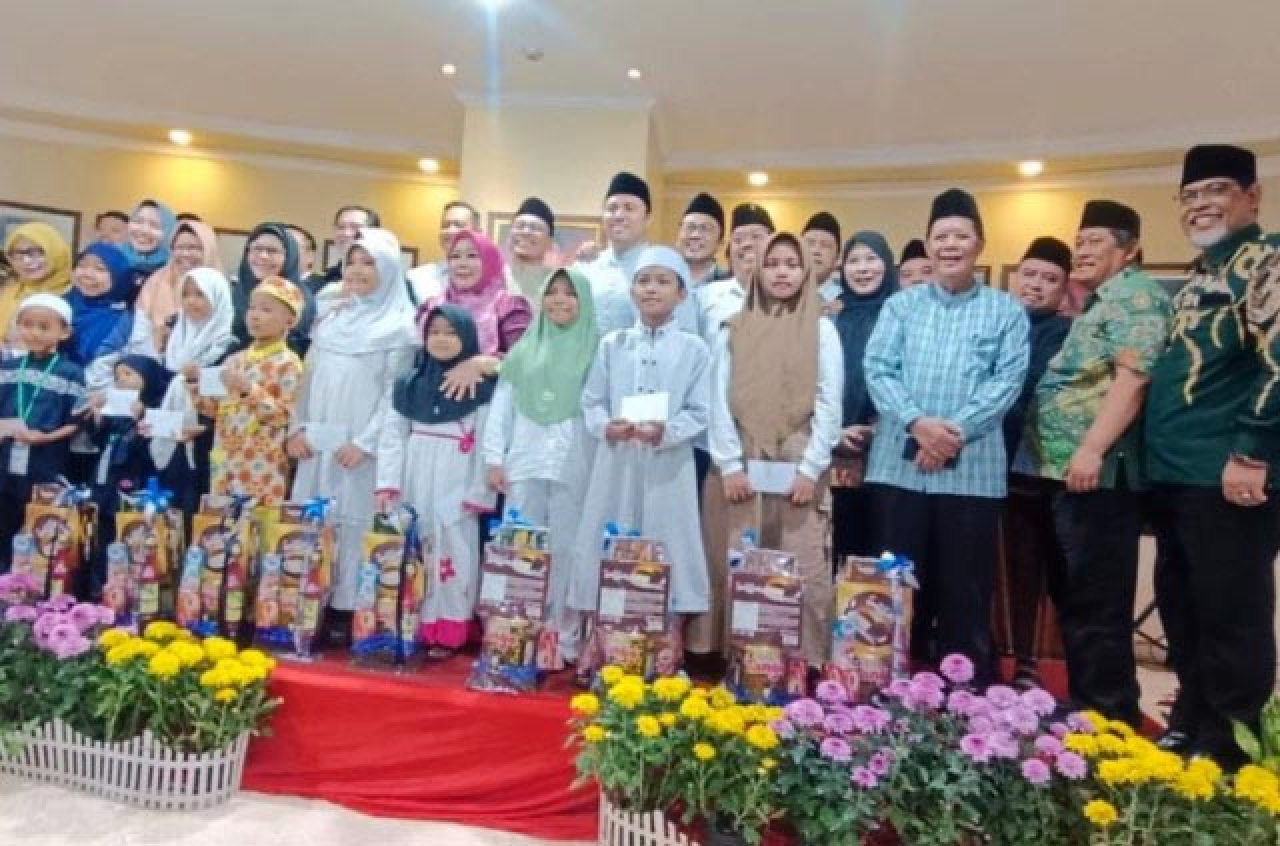 Rutin Setiap Ramadan, DPRD Surabaya Gelar Bukber dan Santuni Anak Yatim