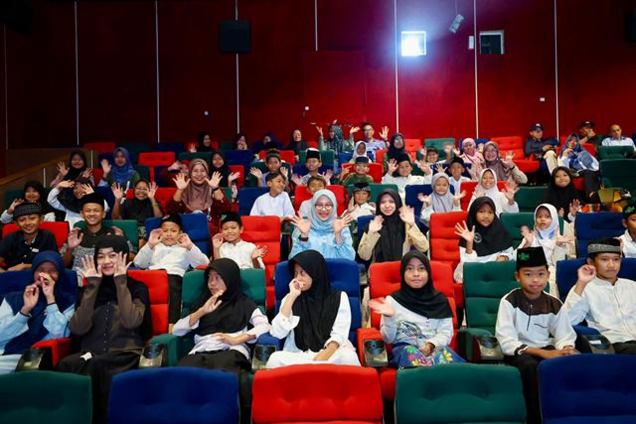 Nobar Film Na Willa Bareng Anak Yatim, Ipuk Teringat Masa Kecil: Relate Banget!