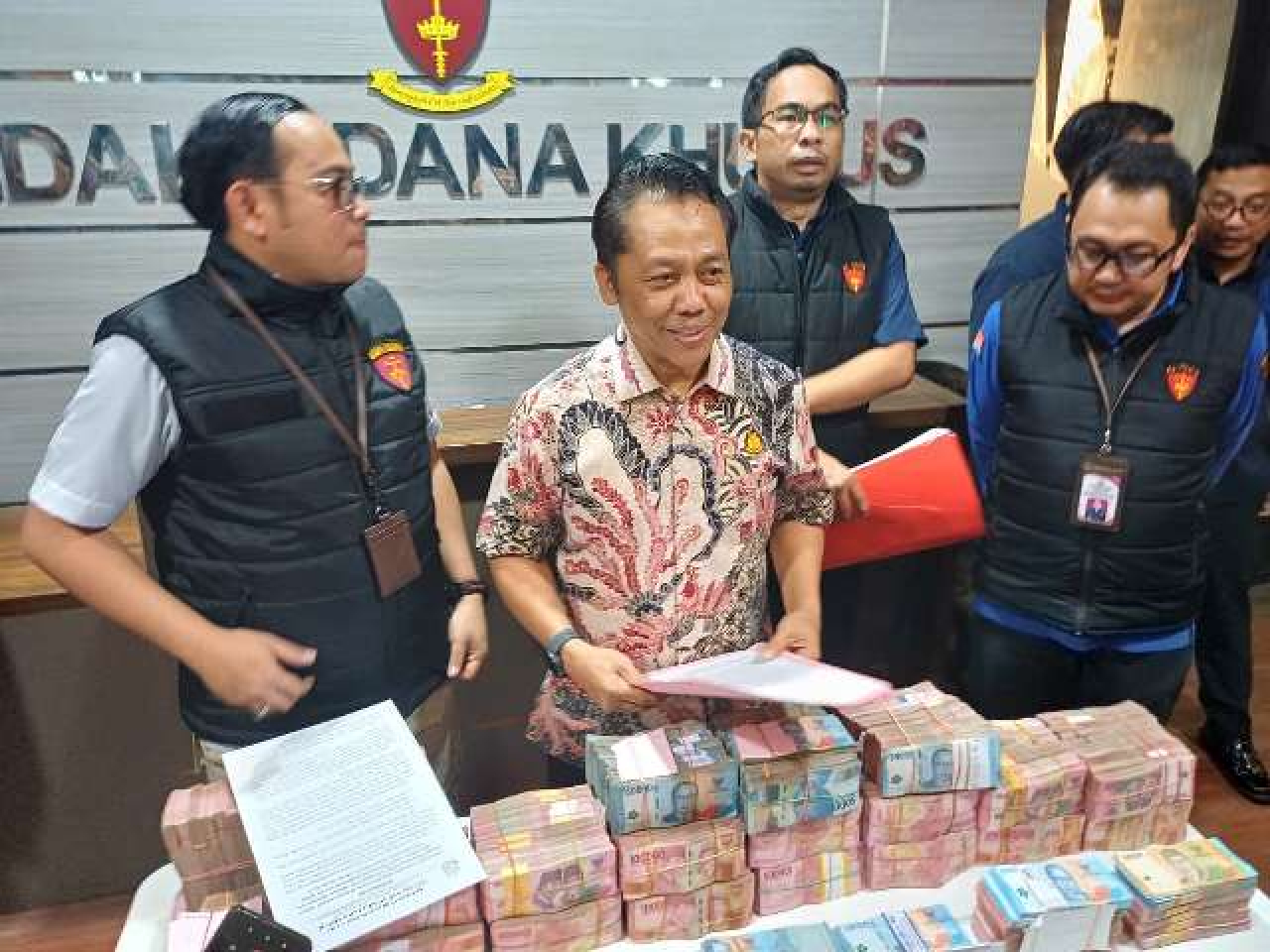 Kejati Buru Tersangka Baru Korupsi di Dinas ESDM Jatim, Siapa Menyusul Diborgol?