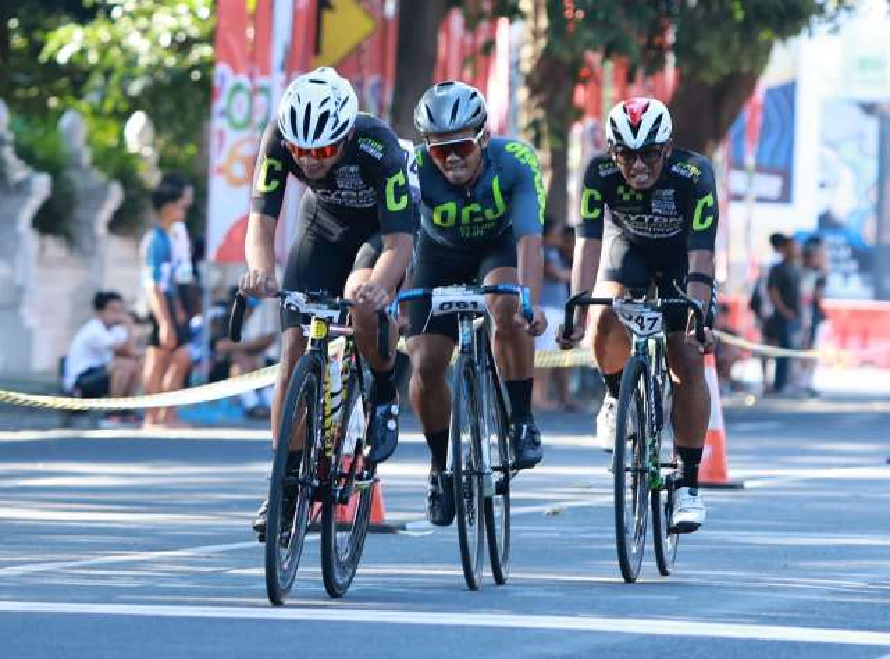 220 Rider Adu Cepat di Banyuwangi Criterium League, Cuaca Panas Jadi Tantangan!