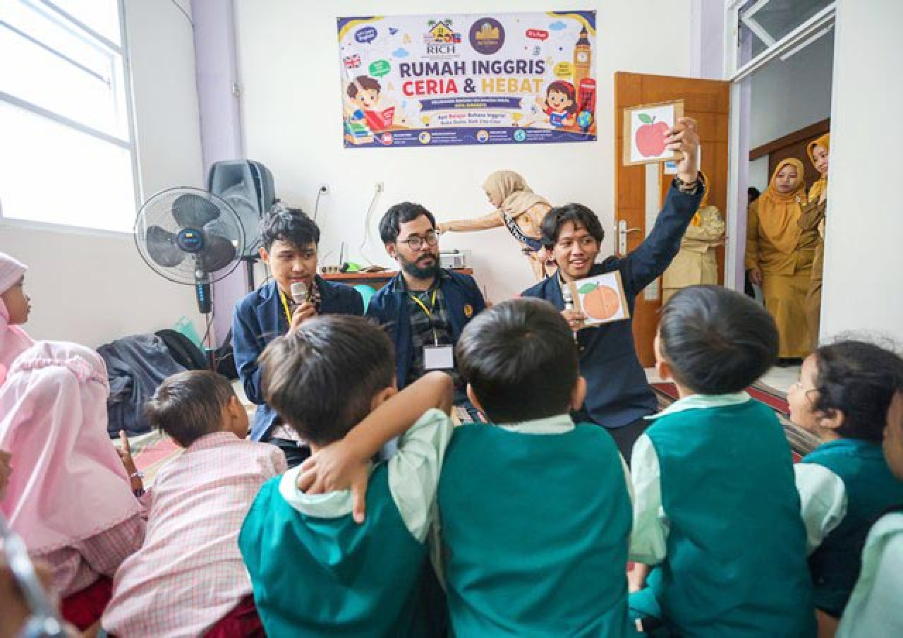 Kecamatan di Surabaya Luncurkan Gratis Belajar Bahasa Inggris, Kuota Diserbu Habis!