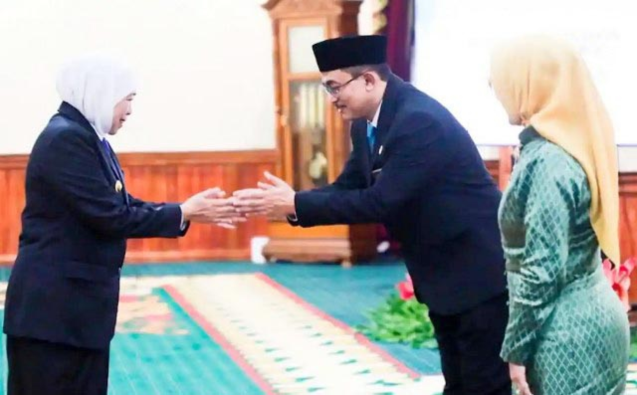 Kukuhkan Kepala BKKBN Jatim, Khofifah Pamer Penurunan AKI dan Stunting!