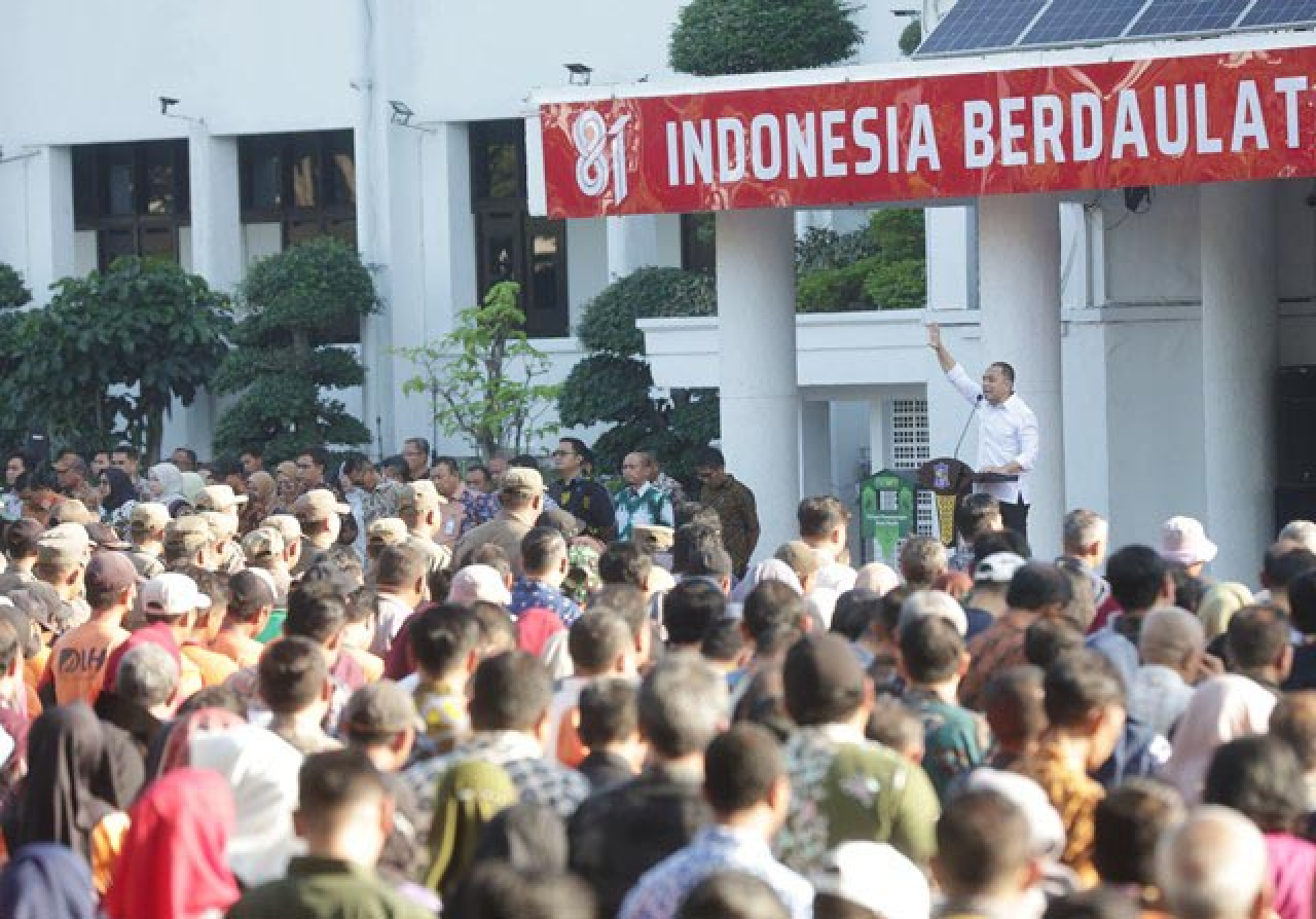 Atasi Masalah Warga, Eri Cahyadi Perintahkan Camat-Lurah Bikin Hotline!