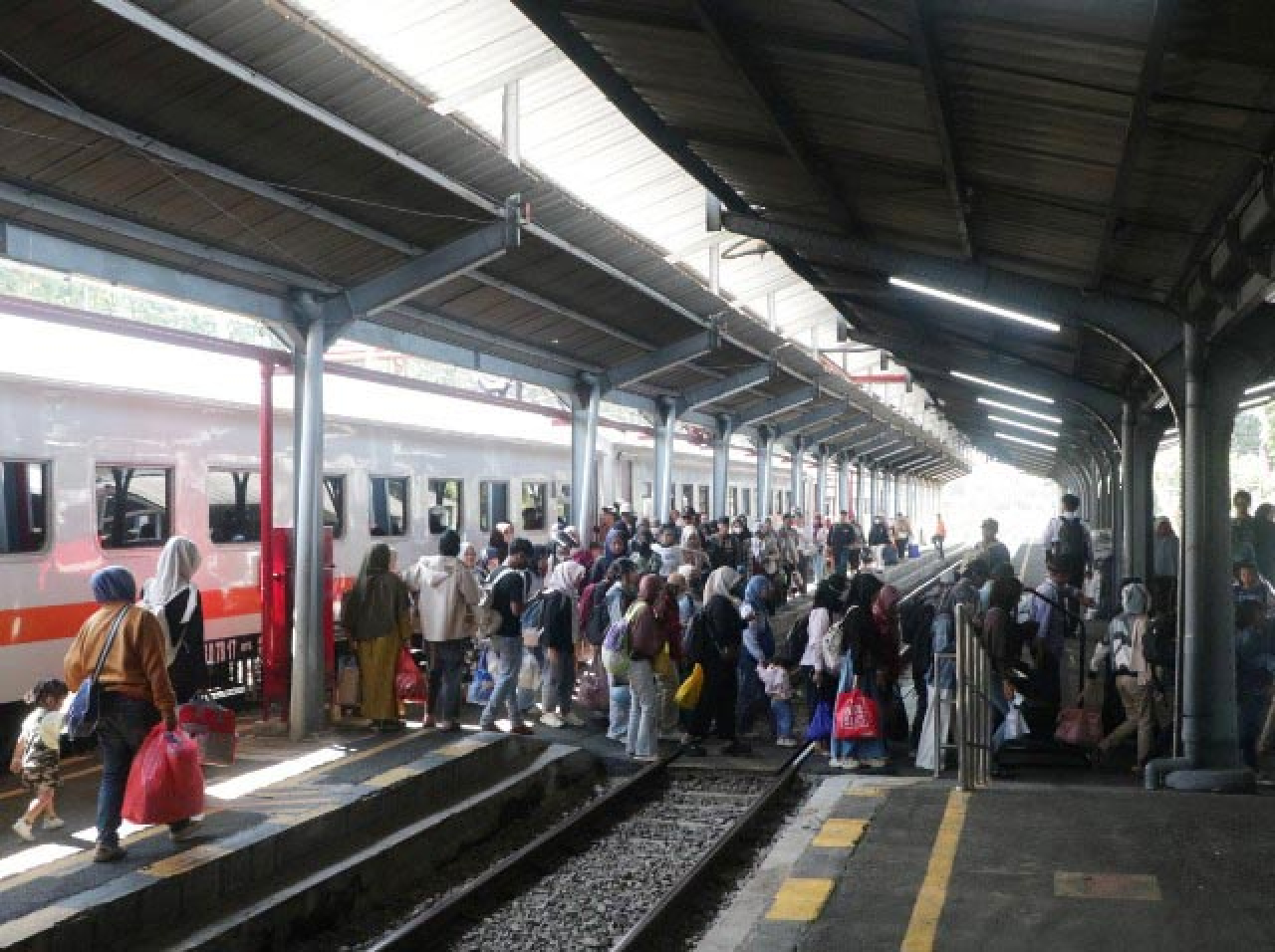 Dampak Positif BEC, KAI Layani 12 Ribu Penumpang Tujuan Banyuwangi!