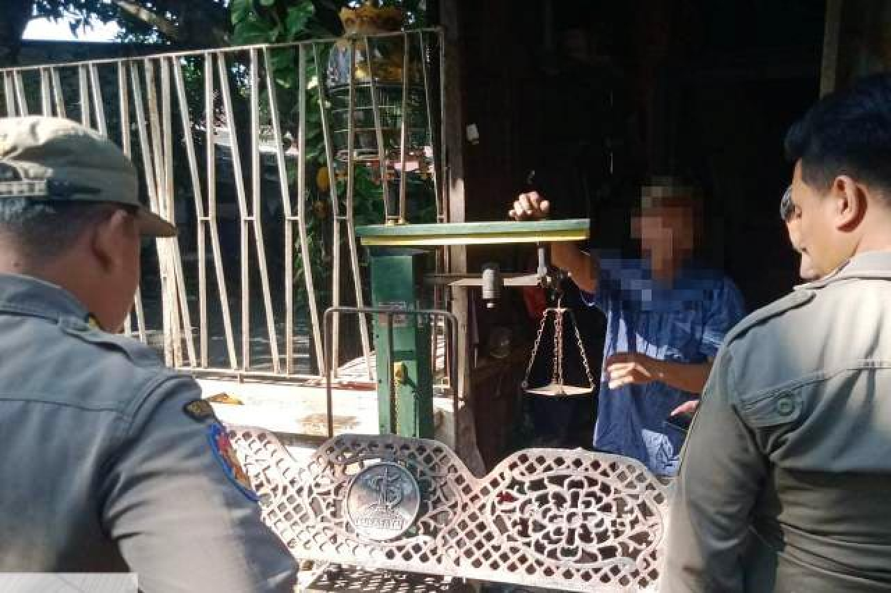 2 Kursi Besi Pemkot Surabaya Ditemukan di Lapak Rongsokan, Nyaris Dijual Kiloan!