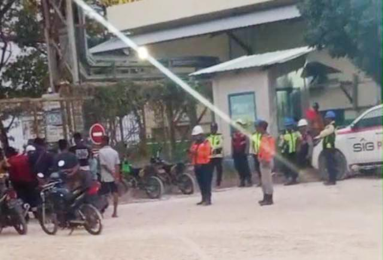Tak Tahan dengan Polusi Debu, Warga di Tuban Tutup Akses Tambang Pabrik Semen!