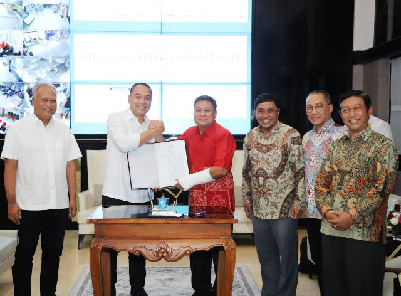 Eri Cahyadi Lecut Direksi Baru PDAM Surya Sembada, Target Air Bersih Mengalir 24 Jam!