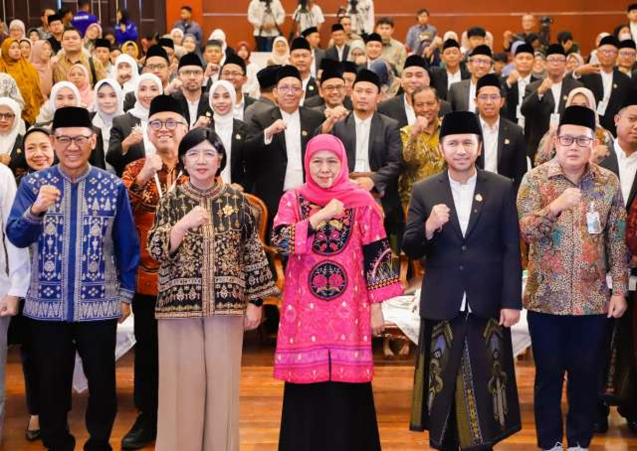 Emil Dardak Nakhodai Lagi MES Jatim, Khofifah Puji Dedikasinya untuk Ekonomi Syariah!