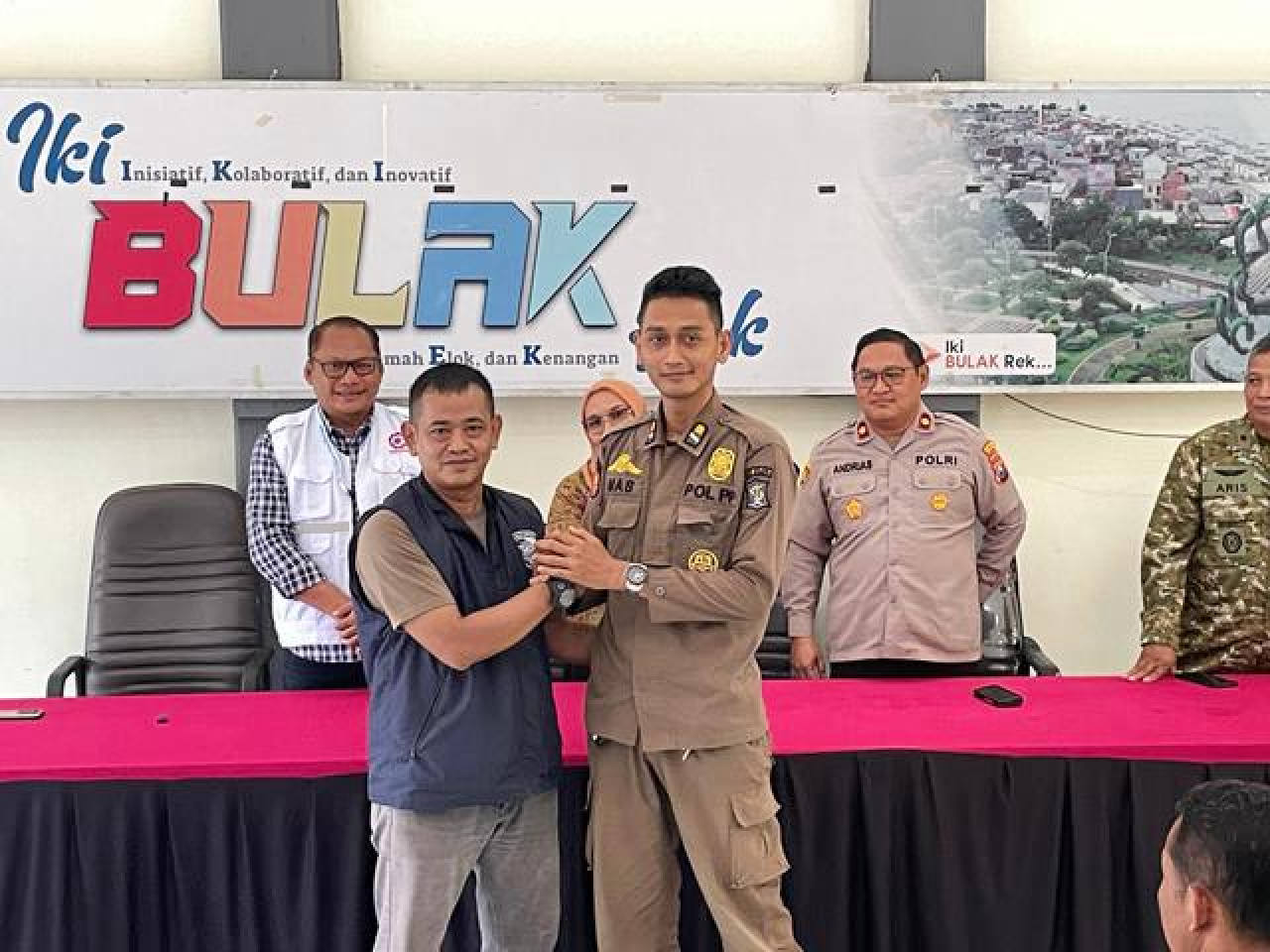 Salah Paham! Tak Ada Niat Satpol PP Surabaya Halangi Ambulans Bawa Jenazah