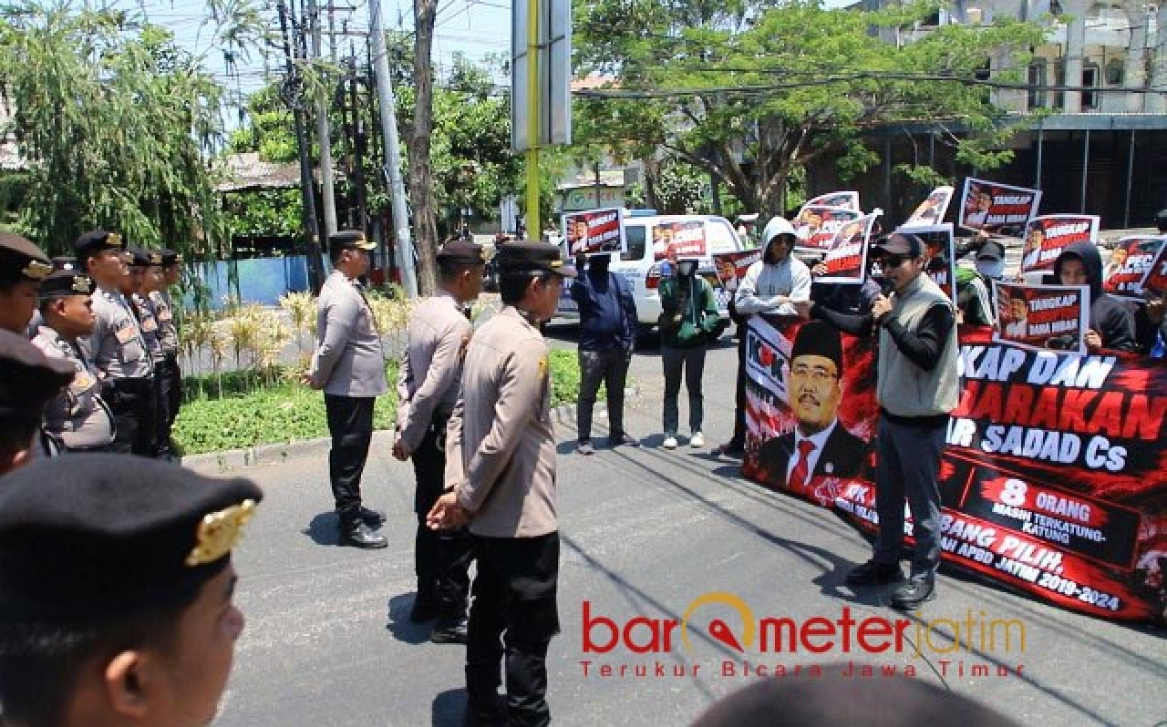 Demo Diadang Barikade, Jaka Jatim Tetap Ngegas Desak Gerindra Copot Anwar Sadad!